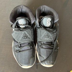 Kyrie 6 Black Size 9 used